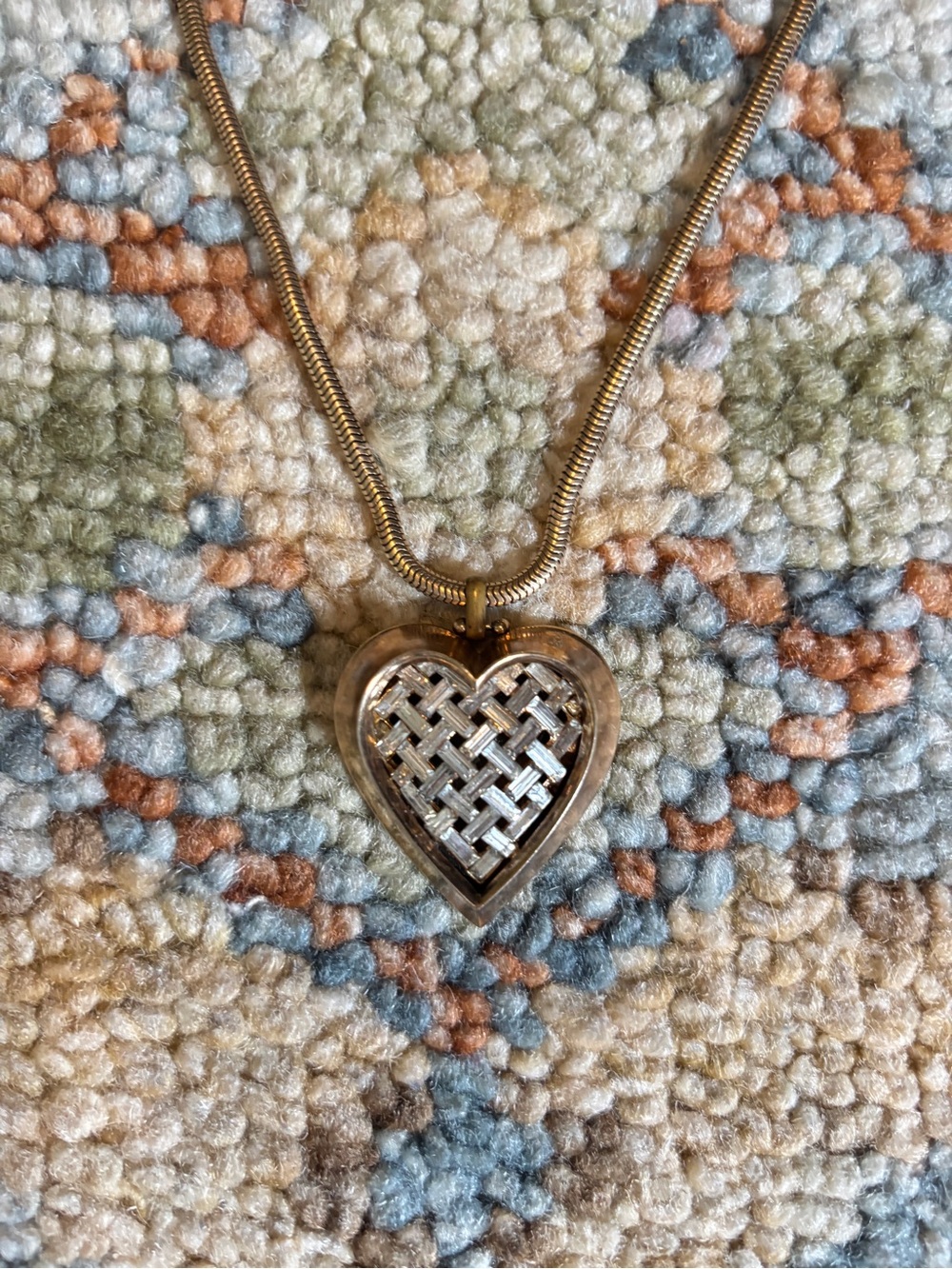 Vintage Trifari “Hearthrob” choker from 1951 designed by Alfred Philippe - Picture 4 of 8